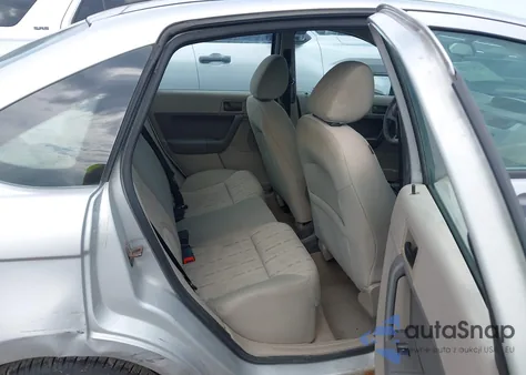 2010 Ford Focus Se z USA, uszkodzony, nr VIN 1FAHP3FN0AW262026